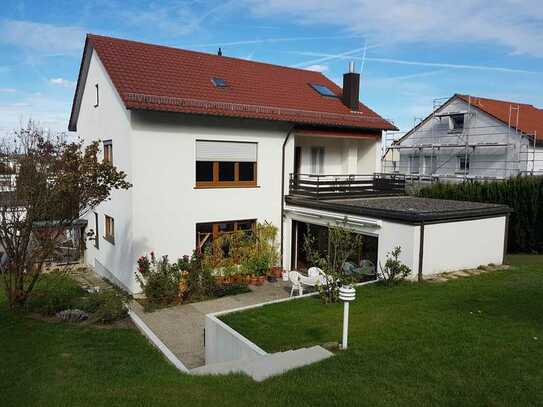 Schön und ruhig gelegene Familienwohnung mit Komfort, Terrasse und grossem Garten