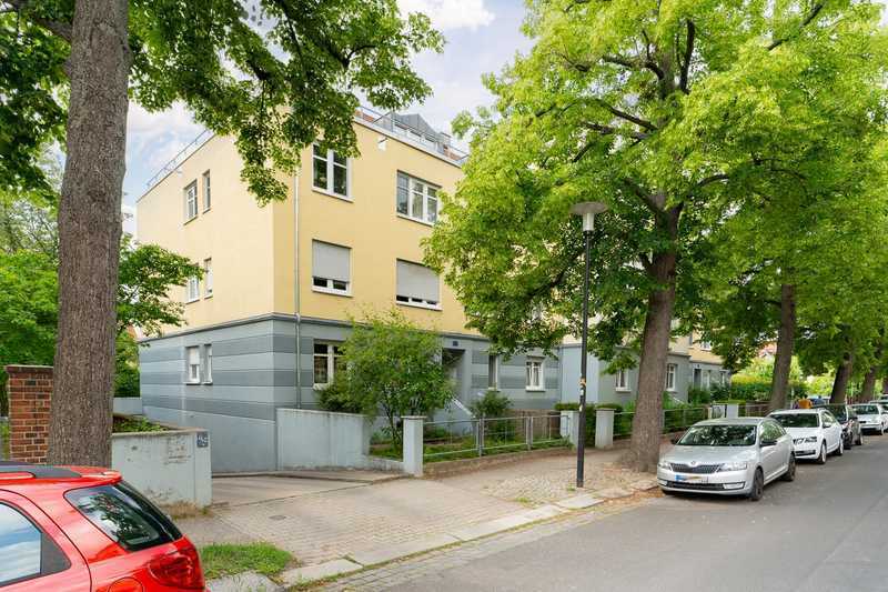 Eigennutz möglich! 3-R-ETW mit gemütlicher Terrasse, Gäste-WC und TG-Stellplatz. Striesen-Süd!