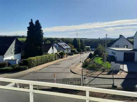Sarn. 2,5 Zimmer mit Fernblick, Solarstrom, neues Bad, 2 Balkone , Einbauküche, Klima
