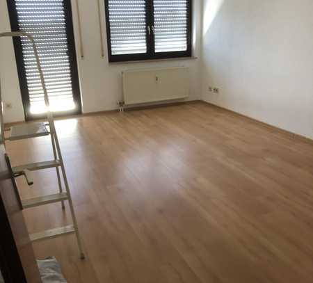 Helle 2 Zimmer-DG-Wohnung isoliert mit Balkon in Frankenthal (Pfalz)