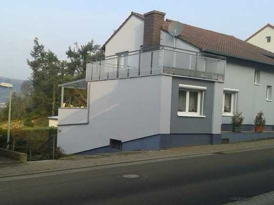 Attraktive Eigentumswohnung (Erdgeschoss) in gepflegten 3 Familienhaus mit Stellplatz und Terrasse