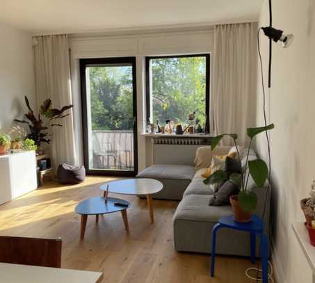 Helle Geräumige 4-Zimmer Wohnung mit Balkon in ruhiger Lage