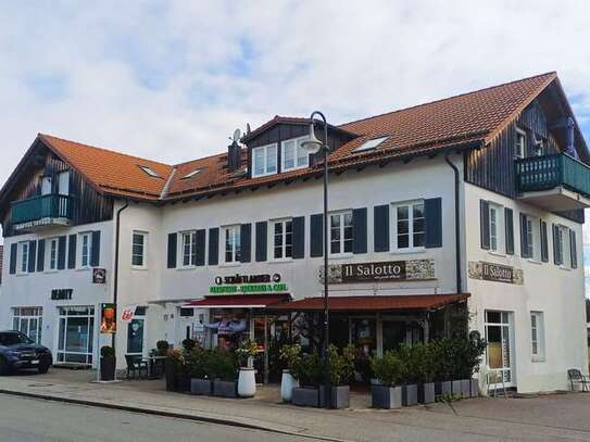 Schöne 3,5-Zimmer-Dachgeschosswohnung mit Balkon in Schäftlarn