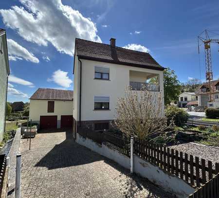 Im Ortskern von Bergrothenfels - Wohnhaus mit Nebengebäude