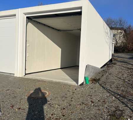 Vermiete sehr große Garage für Lager oder Wohnmobil