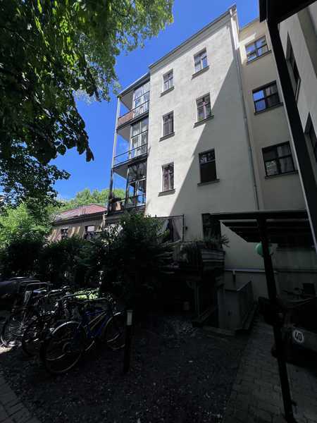 Großzügige Gründerzeitwohnung mit 3.5 Zimmern,Terrasse & Einbauküche–fußläufig zur Uniklinik - WE 1