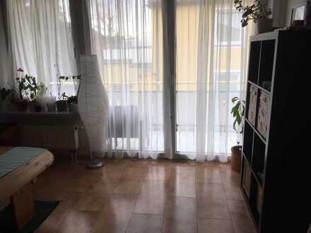 Helle teilmöblierte 2 Zimmer Wohnung für 1 Person