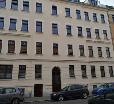 4-Zimmer-Wohnung mit Balkon, Fußbodenheizung und Gartenmitbenutzung in Möckern
