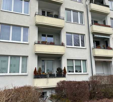 Ruhige, helle 2-Zimmer-Wohnung mit Balkon in Berlin Westend