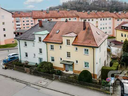 Modernisierungsbedürftiges Zweifamilienhaus mit Fernwärmeheizung in zentraler Lage Schwandorf´s