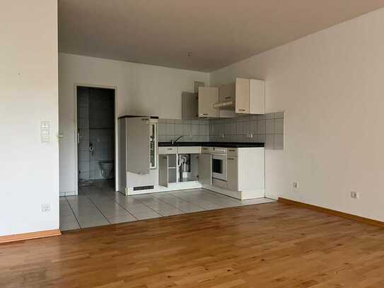 Großzügige 1 Zimmer Wohnung im Grünen mit großem Balkon