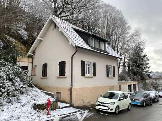 Ihr neues Zuhause wartet auf Sie:
Charmantes Einfamilienhaus mit Potenzial zum Schmuckstück!