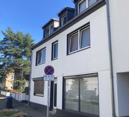Attraktives Investment (6 Wohnungen und 4 Garagen) in gesuchter Lage von Düsseldorf - Benrath !