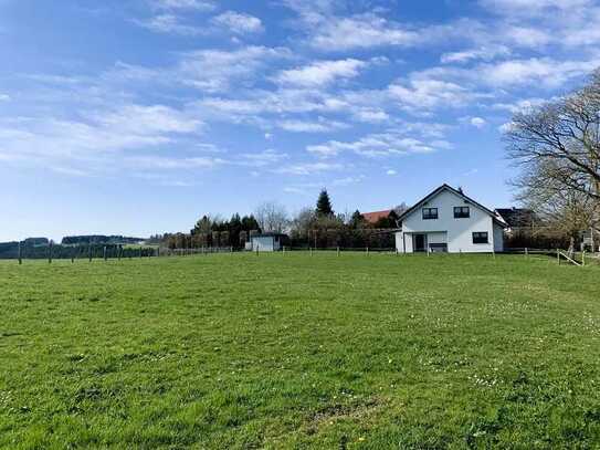 **Traumhaftes Grundstück in ruhiger, ländlicher Lage**