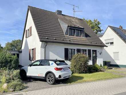 Freistehendes Einfamilienhaus mit Baugrundstück in Niederkassel-Rheidt
