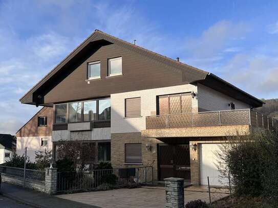 Hofheim-Steinberg - Gemütliche 5-Zimmer-Maisonette-Wohnung mit Dachterrasse in 2-Familienhaus!