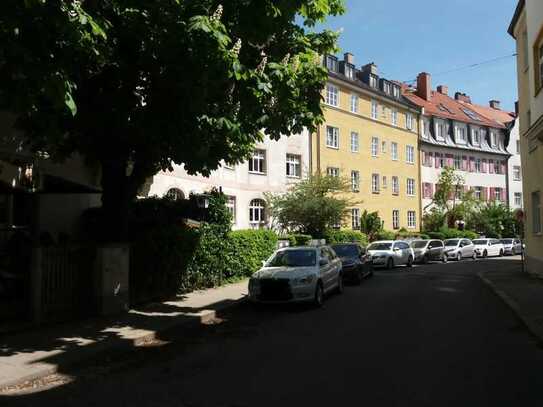 Isarnähe, wunderbare bezugsfreie 2-Zimmer-Altbauwohnung in ruhiger und guter Lage