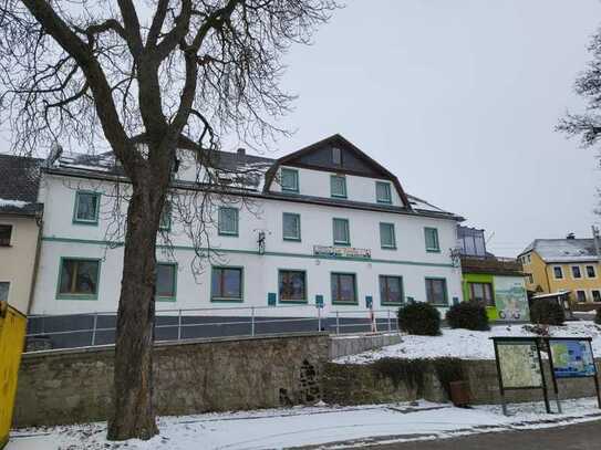 historischer Gasthof mit 18 Fremdenzimmern inkl. Nebengebäude mit zwei Garagen