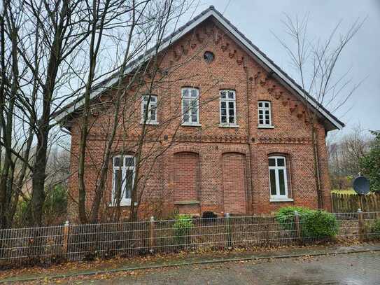 Ihr Potential für die Zukunft, weitere Wohnfläche im Dachgeschoss ca. 200 m² sind möglich.