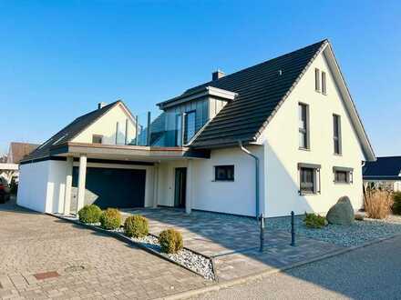 Exklusives Einfamilienhaus mit Warnowblick in Gehlsdorf mit Einbauküche, 2 x Bäder, Garten u. Garage