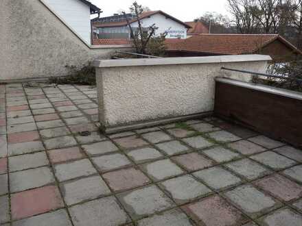 Sehr großzügige Wohnung in Garching an der Alz mit Balkon u. Lift, auch teilbar in 2 WE
