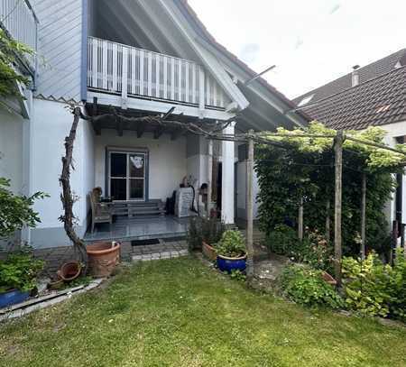 Nachhaltig modernisiertes Einfamilienhaus mit Badeteich im gemütlichen Garten