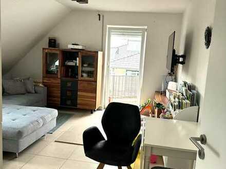 Ab 01.06.24! 39m² 2 Zimmer Wohnung DG, Blk., FBH, EBK, Kellerabt., Waschraum. Provisionsf