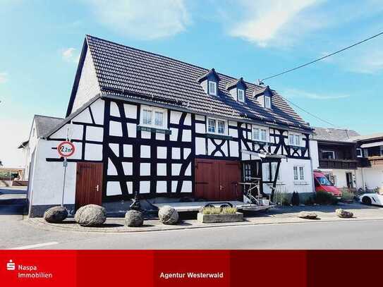 Westerburg-Stadtteil: Saniertes Fachwerkhaus ( Denkmalschutz) mit Scheune und Garage