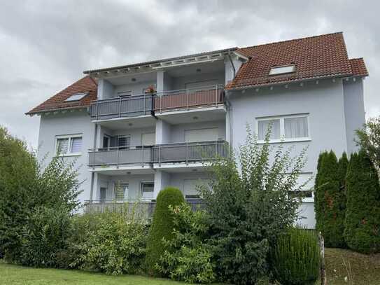 Tolle Dreizimmermietwohnung mit Einbauküche, Balkon und Zwei KFZ-Stellplätzen