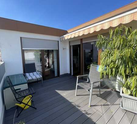 Reihenmittelhaus, mit zwei 2 ZKB Wohnungen, Dachterrasse + Garage