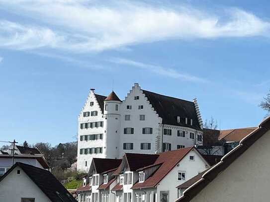 4-Zimmer-Dachgeschosswohnung mit Balkon und Blick auf das Stadtschloss in Aulendorf