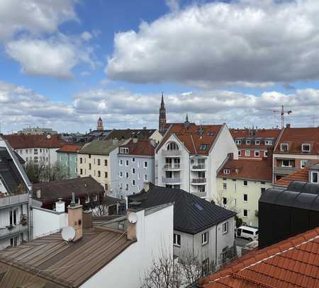 Sportliche 3-Zimmer-Dachgeschoss-Wohnung in charmantem Altbau mit großzügiger Wohnküche