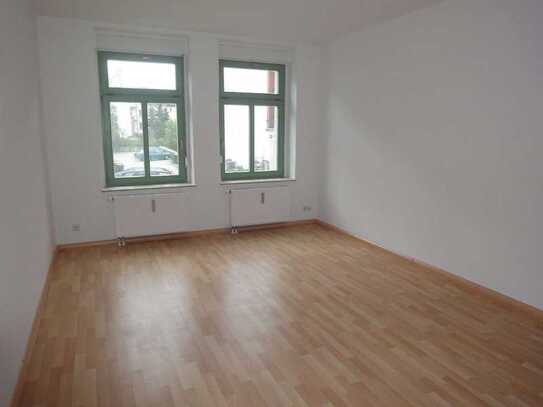 Frei ab 1.6.25 - Balkon und Laminat - zur Seitenstraße ausgerichtet !