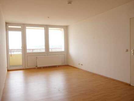 ﻿Schöne 2-Zimmer-Wohnung mit Balkon in Maintal-Bischofsheim zu vermieten mit SKYLINE-BLICK