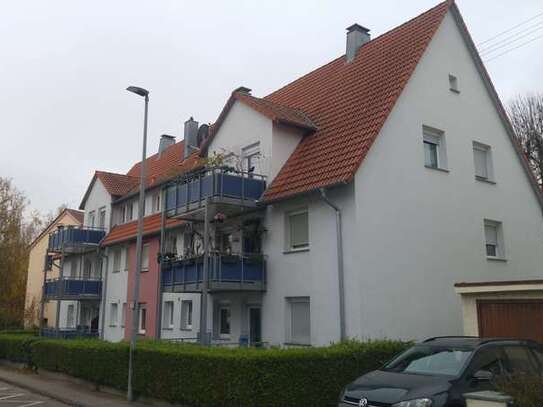 Schöne 2 Zimmer Dachwohnung mit Balkon