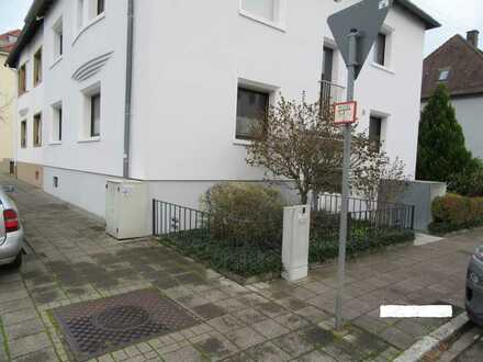 Sanierte 3-Raum-Hochparterre-Wohnung mit Balkon und Einbauküche in Karlsruhe - Weiherfeld