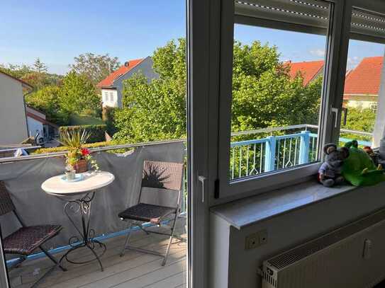 Stilvolle, modernisierte 3-Zimmer-Wohnung mit Balkon in Hahnheim