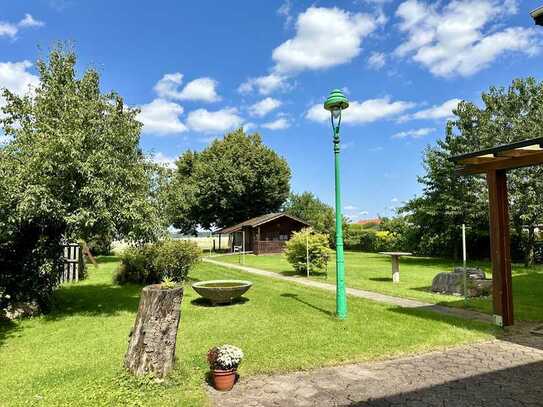 Großes Familienhaus direkt am Feldrand mit tollem großen Garten und Weitsicht.