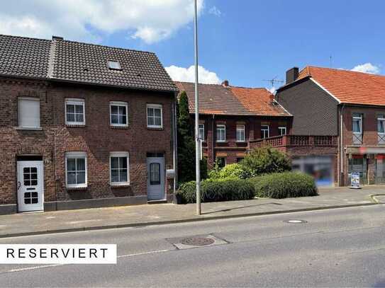 *RESERVIERT* Charmantes Stadthaus mit Dachterrasse und Potenzial in Hückelhoven-Hilfarth