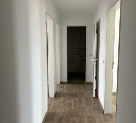 2 ZKB Obergeschosswohnung (74qm) mit einer Terrasse im Zentrum von Langenfeld