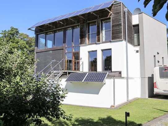 Bauhaus-Villa mit Pool & Panoramablick auf die Förde in Heikendorf-Kitzeberg