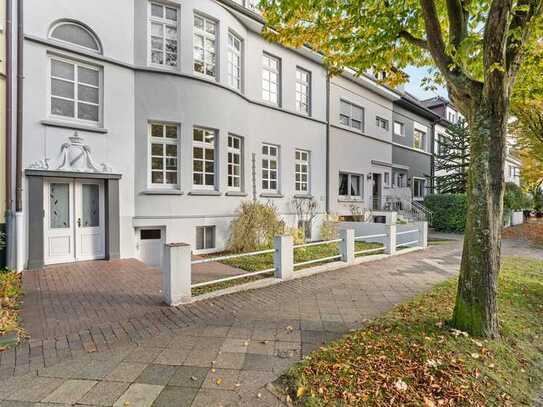 SCHÖNE DG-WOHNUNG IM VILLENVIERTEL