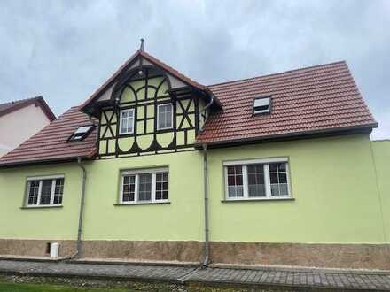 Gepflegtes Einfamilienhaus mit großem Grundstück und Nebengelass