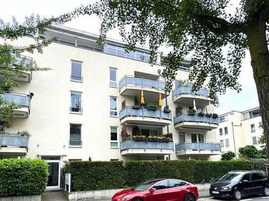 Unterbilk: Großzügige 2 Zimmerwohnung mit Sonnenbalkon in unmittelbarer Nähe zum Sternwartpark