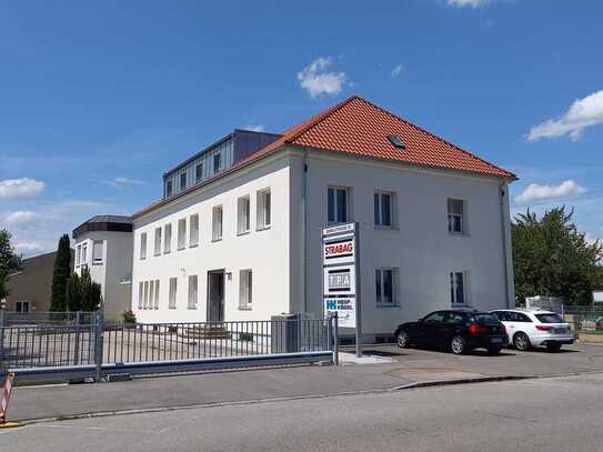 Bürogebäude mit großer Außenfläche in Augsburg-Oberhausen