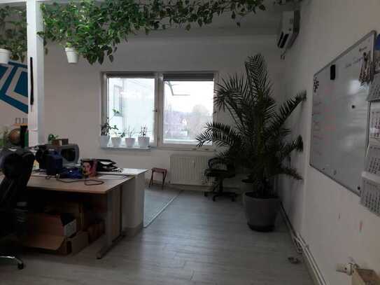 Charmantes 'Loft' im Gewerbepark: Büro/ Werkstatt/ Mehrzweckraum mit ca. 75 m² zu vermieten