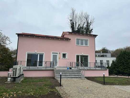 ! Neubau - DG Wohnung mit sehr großzügiger Terrasse !