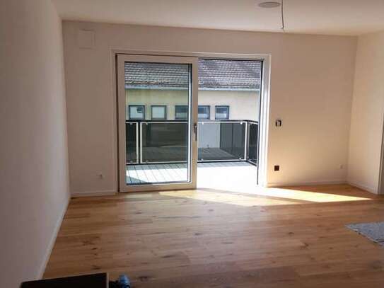 Geschmackvolle 2-Zimmer-Terrassenwohnung mit Balkon und EBK in Aufhausen