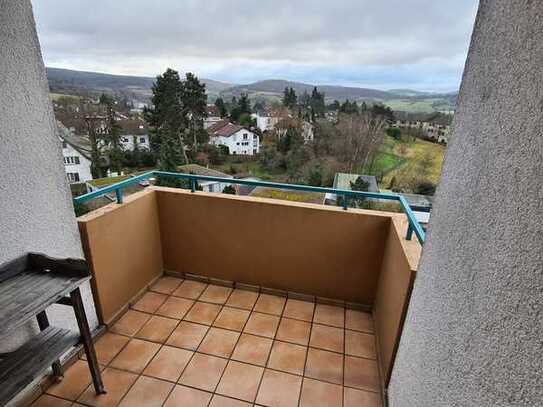 Schöne 2 Zimmerwohnung mit Balkon und toller Aussicht