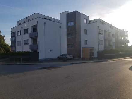 In Frechen: Gepflegte Wohnung mit zwei Zimmern und Terrasse